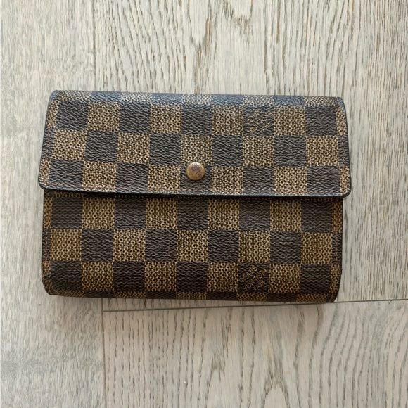 Louis Vuitton Damier trifold wallet - Picture 1 of 9
